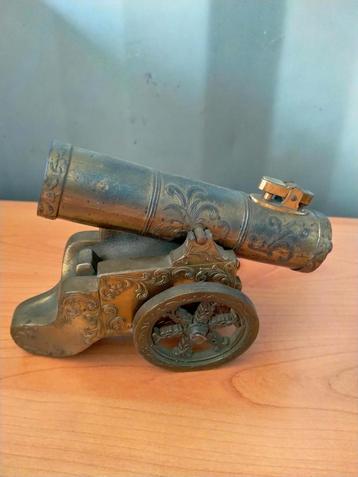 Kanon messing beschikbaar voor biedingen