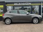 Alfa Romeo Giulietta 1.4 T Distinctive met Climate ! Leder !, Voorwielaandrijving, Gebruikt, Bedrijf, Handgeschakeld