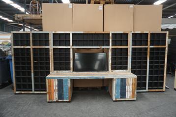 Vakkenkast vakkenwand met bureau | Sloophout beschikbaar voor biedingen