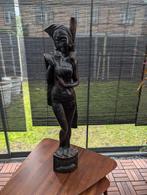 houten beeld Indonesische dame, Ophalen