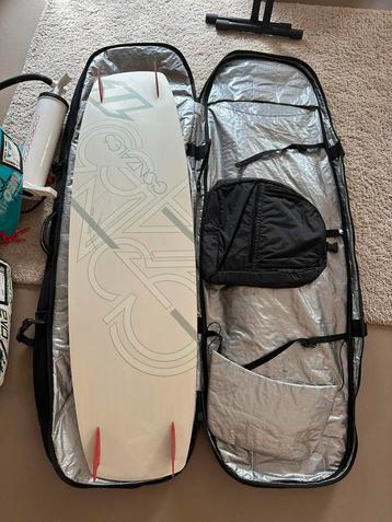 Complete kitesurf-set (met 2 vliegers) beschikbaar voor biedingen