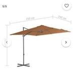 Nieuwe parasol taupe 2,5m bij 2,5m, Tuin en Terras, Parasols, Nieuw, Parasolvoet, Ophalen