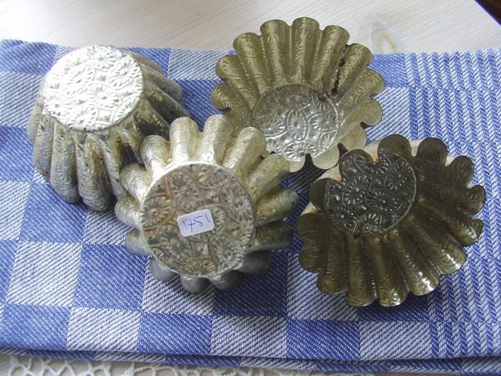 6 Oude Franse bakvormpjes met reliëfbodem, Antiek en Kunst, Antiek | Keukenbenodigdheden, Ophalen of Verzenden