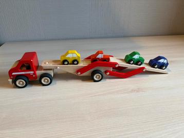 Houten Trekker met Oplegger en Autootjes beschikbaar voor biedingen