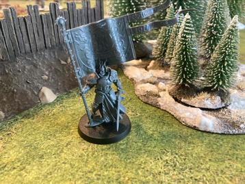 Knight Vexillor with banner of Apotheosis beschikbaar voor biedingen