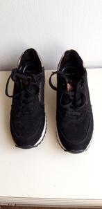 Schoenen maat 37 van Marco Tozzi met goudkleur, Zwart, Marco Tozzi, Ophalen of Verzenden, Sneakers of Gympen