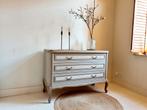 Grote commode met webbing in antieke landelijke stijl, Ophalen, 100 tot 150 cm, Zo goed als nieuw, Minder dan 100 cm