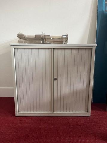 Te koop 3 kleine roldeur kastjes izgst beschikbaar voor biedingen