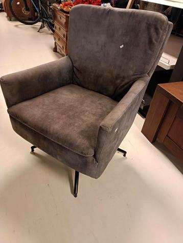 Fauteuils stoelen beschikbaar voor biedingen