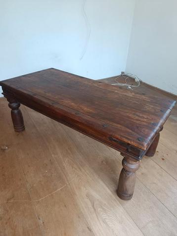 Titel voor Marktplaats: Massieve houten salontafel – robuust beschikbaar voor biedingen