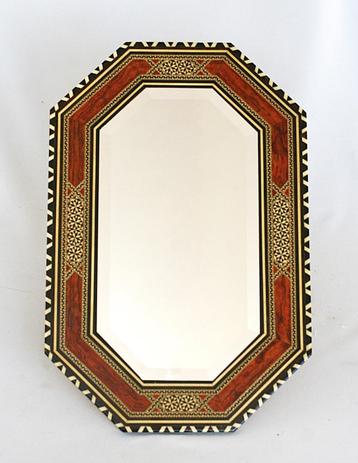 Intarsia Spiegel beschikbaar voor biedingen