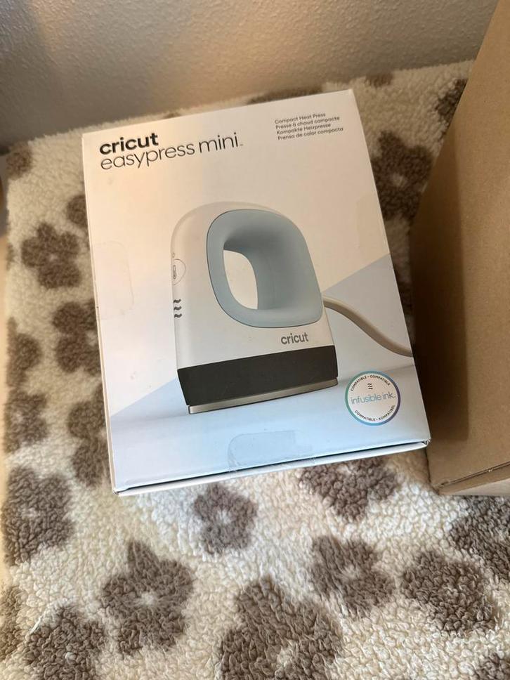 Cricut Joy Starter + Easy Press Mini NIEUW IN DOOS!, Hobby en Vrije tijd, Knutselen, Nieuw, Gereedschap of Toebehoren, Verzenden