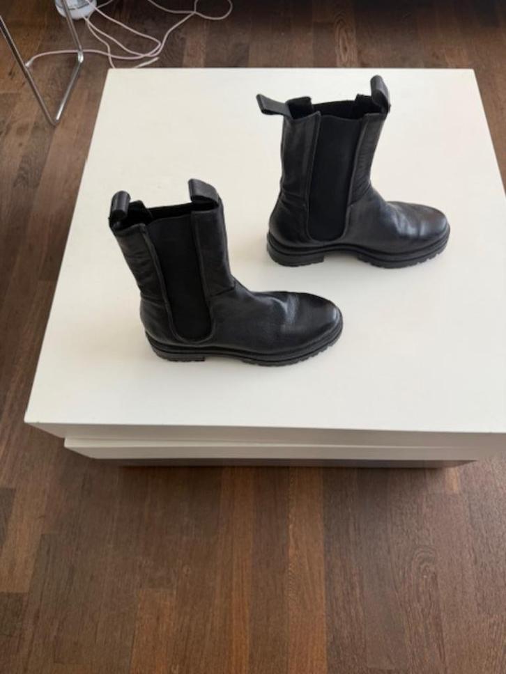 MANFIELD zwarte leren Chelsea boots mt 40 NIEUWSTAAT, Kleding | Dames, Schoenen, Zo goed als nieuw, Lage of Enkellaarzen, Zwart
