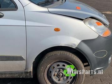 Scherm rechts-voor van een Chevrolet Matiz beschikbaar voor biedingen