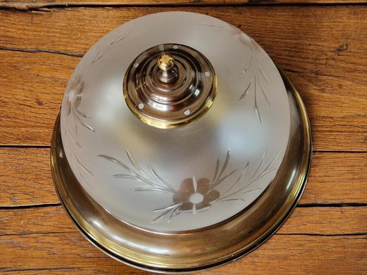 Vintage klassiek brocante plafonnière met glazen kap., Huis en Inrichting, Lampen | Plafondlampen, Zo goed als nieuw, Glas, Metaal
