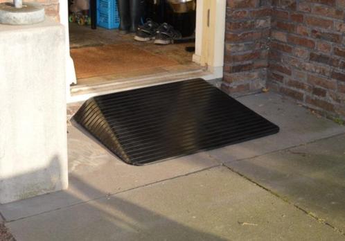 Drempelhulp 100 mm dik, rubber, voor rolstoel, rollator., Diversen, Verpleegmiddelen, Zo goed als nieuw, Ophalen