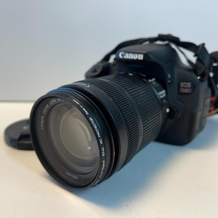 Canon EOS 700D Spiegelreflexcamera + 18-135mm 3.5-5.6 IS STM, Audio, Tv en Foto, Fotocamera's Digitaal, Zo goed als nieuw