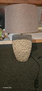 Stenen lampenvoet met kap in bruin beige tint., Ophalen, Stoer, Rond, Zo goed als nieuw