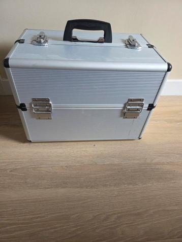 Beautycase/ make-up koffer beschikbaar voor biedingen