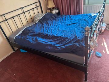2 persoons bed beschikbaar voor biedingen