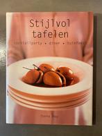Stijlvol Tafelen - Donna Hay Kookboek, Boeken, Kookboeken, Voorgerechten en Soepen, Ophalen of Verzenden, Zo goed als nieuw, Gezond koken