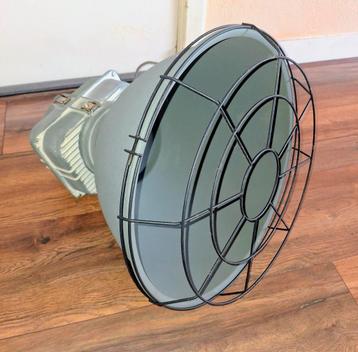 Industriële Hanglamp Betonlook nieuwstaat beschikbaar voor biedingen