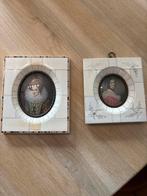 2 Schilderijen met Ivoorachtige Omlijsting, Ophalen of Verzenden