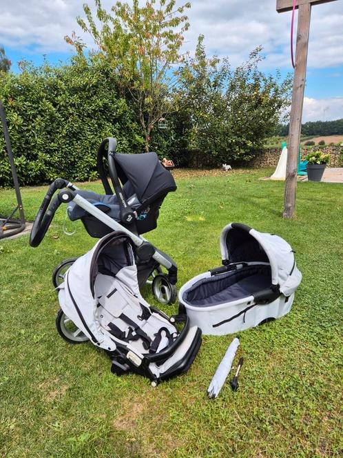 Mutsy Evo kinderwagen grijs met reiswieg en wandelwageninzet, Kinderen en Baby's, Kinderwagens en Combinaties, Gebruikt, Combiwagen