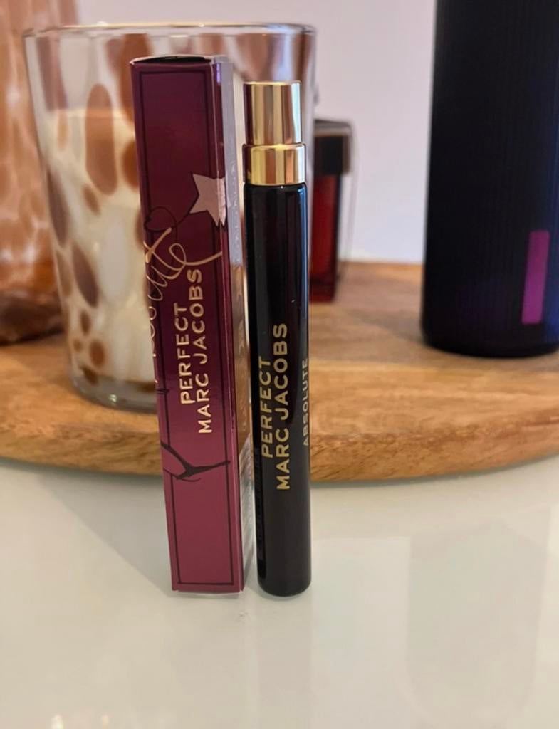 Parfum Marc Jacobs 10 ml Nieuw, ongebruikt, Ophalen of Verzenden, Zo goed als nieuw, Zwart, Handen en Nagels