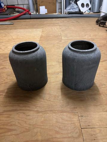 Set van 2 grijze aardewerk potten beschikbaar voor biedingen