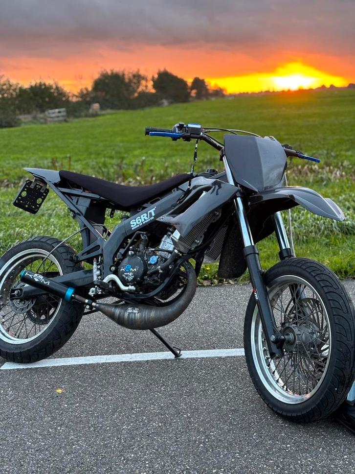 Derbi 88cc (staat in de weg!!), Fietsen en Brommers, Brommers | Derbi, Zo goed als nieuw, Ophalen