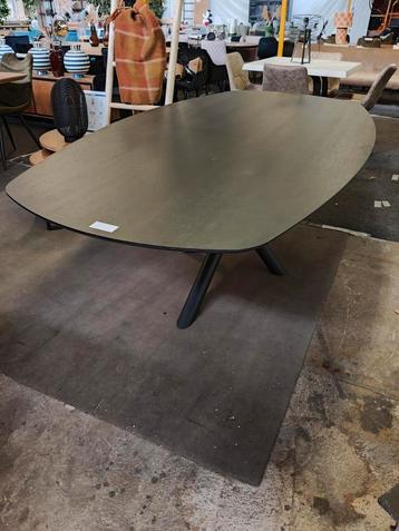 Zwarte eettafel eik fineer (PROMO) beschikbaar voor biedingen