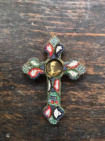 Kruisje paus Pius XII micro mosaic beschikbaar voor biedingen