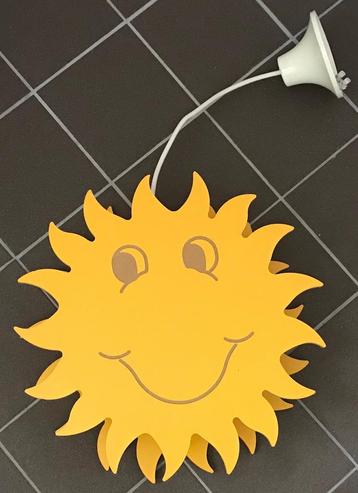 Zeer Mooie Houten Kinderkamer Hanglamp (Model: Zon) beschikbaar voor biedingen