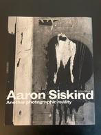 Aaron Siskind- Another photgraphic reality (hardcover), Boeken, Kunst en Cultuur | Fotografie en Design, Nieuw, Gilles Mora, Ophalen of Verzenden