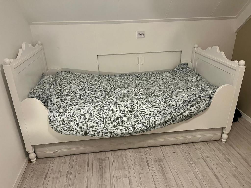 Romantisch eenpersoonsbed - sierlijke romantische stijl, Huis en Inrichting, Slaapkamer | Bedden, Ophalen, Overige materialen