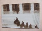 Groningen 1922 de professoren betreden het Academiegbouw, Foto, Ophalen of Verzenden, Zo goed als nieuw, Gebouw
