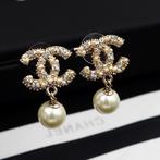 C pearl oorbellen, Sieraden, Tassen en Uiterlijk, Oorbellen, Ophalen of Verzenden, Zo goed als nieuw, Overige materialen