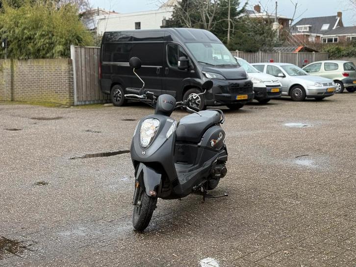 SYM Mio 2021 Grijs, Fietsen en Brommers, Overige Fietsen en Brommers, Gebruikt, Ophalen of Verzenden