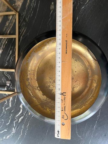 Zwarte wandkandelaar kandelaar met Gouden Binnenkant beschikbaar voor biedingen