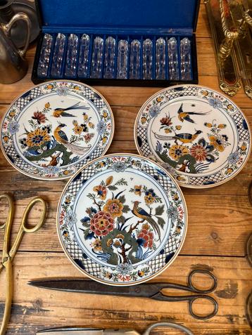 Porceleyne fles borden beschikbaar voor biedingen