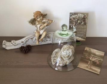 Stolp van glas in de vorm van een kerstklok beschikbaar voor biedingen