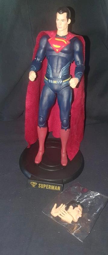 Warner Bros. Superman action figuur.  beschikbaar voor biedingen