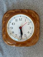 Retro/ vintage klok., Ophalen of Verzenden, Zo goed als nieuw, Analoog, Wandklok