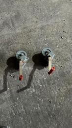 2 lierliften, Ophalen, Zo goed als nieuw