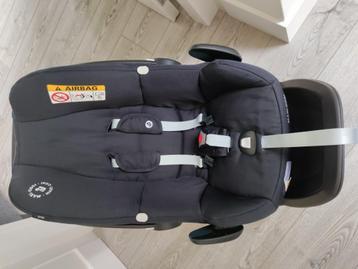 Maxicosi baby autostoel + family fix 2 + 2 extra hoezen  beschikbaar voor biedingen