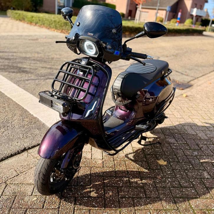 Vespa sprint 4t 4v 80cc brom, Fietsen en Brommers, Scooters | Vespa, Zo goed als nieuw, Benzine, Ophalen of Verzenden