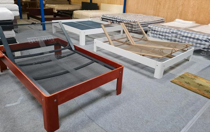 BETAALBARE AUPING AURONDE BEDDEN BEZORGEN IS MOGELIJK, Huis en Inrichting, Slaapkamer | Bedden, Gebruikt, Tweepersoons, Hout, Wit