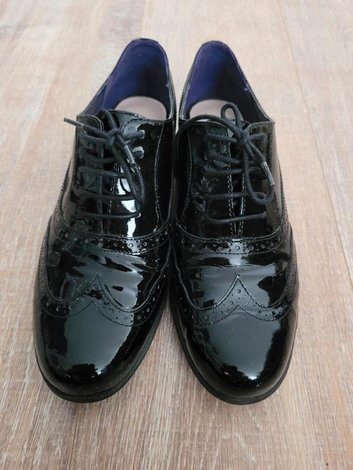 ZGN! Clarks damesschoenen gelakt zwart wide fit, maat 40, Kleding | Dames, Schoenen, Zo goed als nieuw, Sneakers of Gympen, Zwart