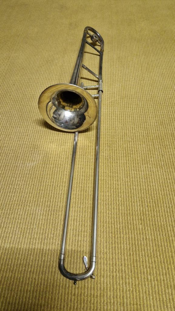 Trombone Antoine Courtois – met koffer (zonder mondstuk), Muziek en Instrumenten, Blaasinstrumenten | Trombones, Gebruikt, Overige typen